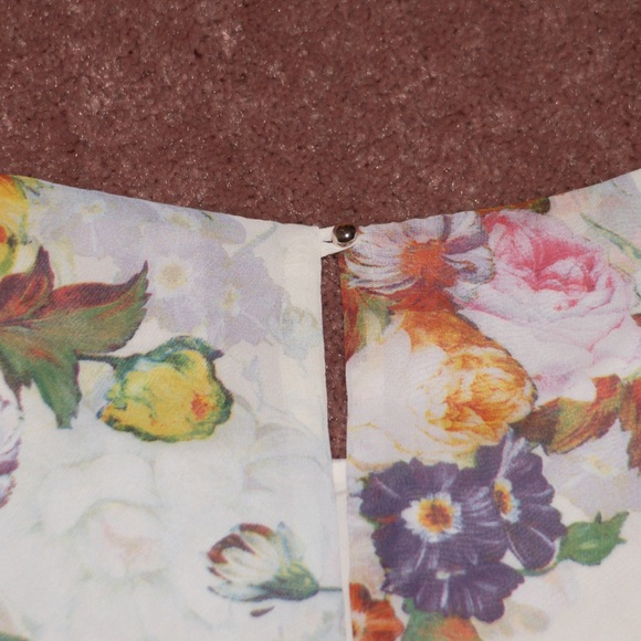 Sleeveless floral shirt - Picture 5 of 5